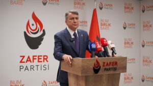 AZMİ KARAMAHMUTOĞLU