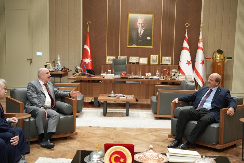 Prof. Dr. Ümit Özdağ, Cumhurbaşkanı Ersin Tatar'ı ziyaret etti